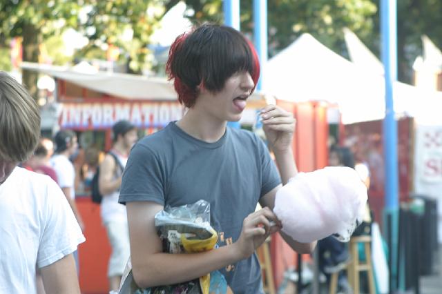 005 115.jpg - Festival fan and cotton candy